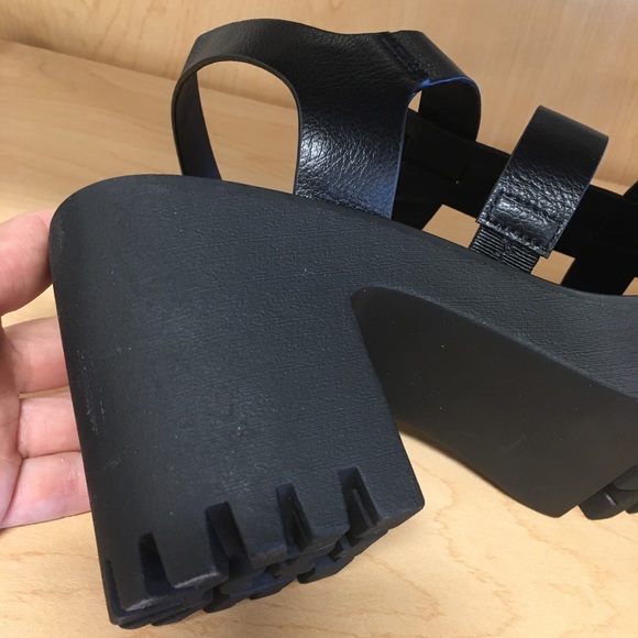 🖤Union Bay lug bottom strappy heels🖤 - Picture 4 of 6